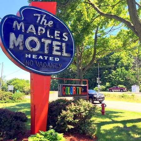סנדוסקי Maples Motel מראה חיצוני תמונה