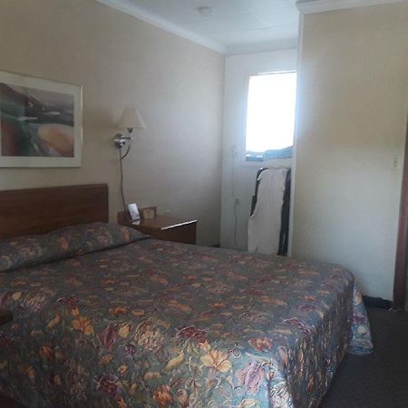 סנדוסקי Maples Motel מראה חיצוני תמונה