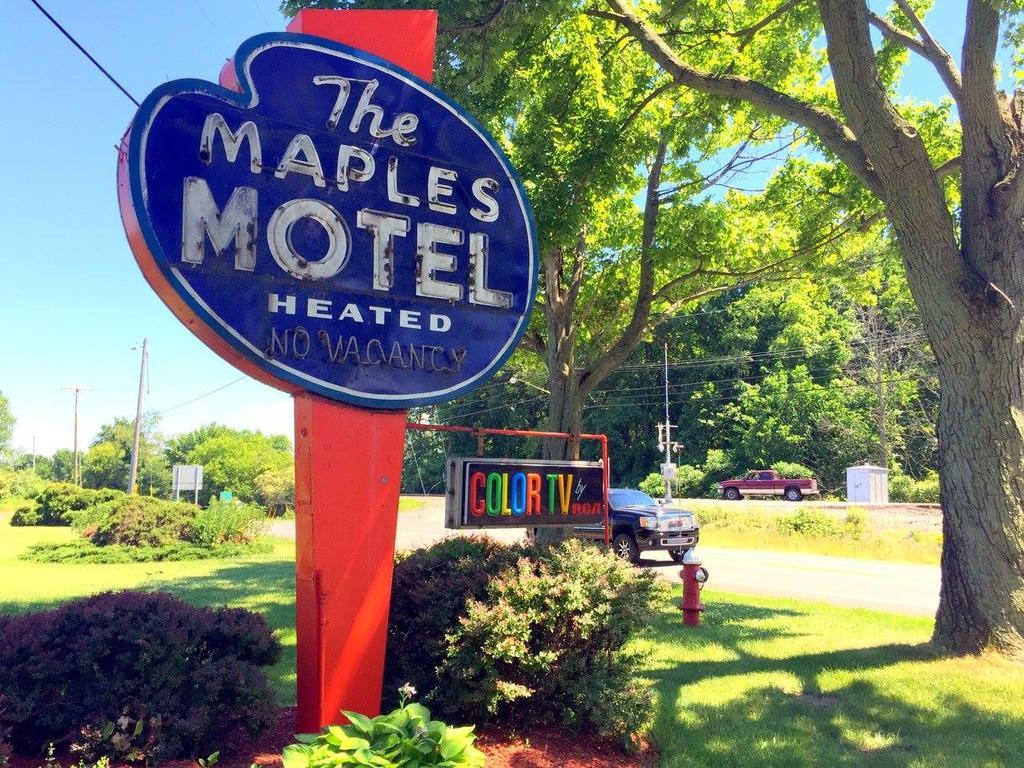 סנדוסקי Maples Motel מראה חיצוני תמונה